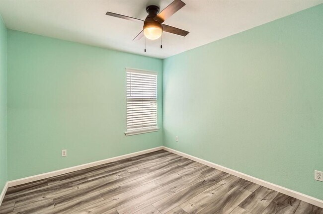 Building Photo - 305 Bird Dog Bend