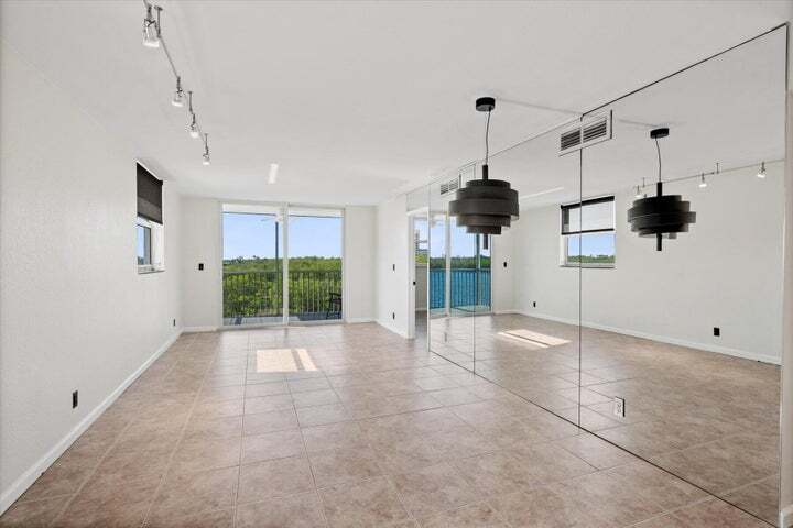 Building Photo - 689 NE 6th Ct