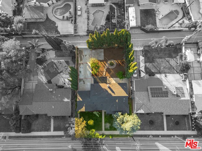 Building Photo - 10557 Reseda Blvd