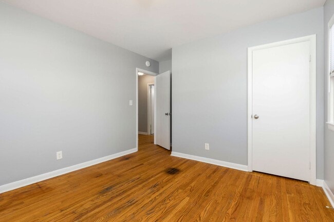 Building Photo - 3704 Greenwich Rd