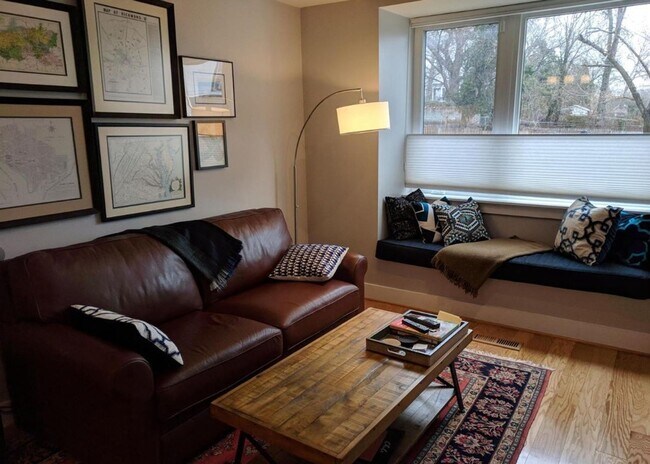 Building Photo - Contemporary Brookland 2 bed/2.5 bath cond...