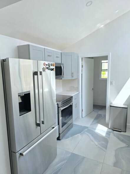 Building Photo - 6161 Caminito Baeza