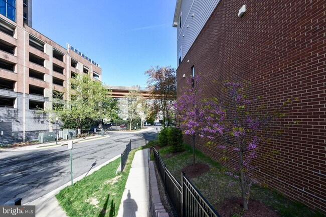 Building Photo - 5692 Stephanie Tessa Way