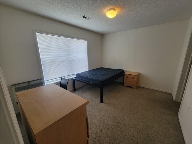 Building Photo - 192 University Village Dr