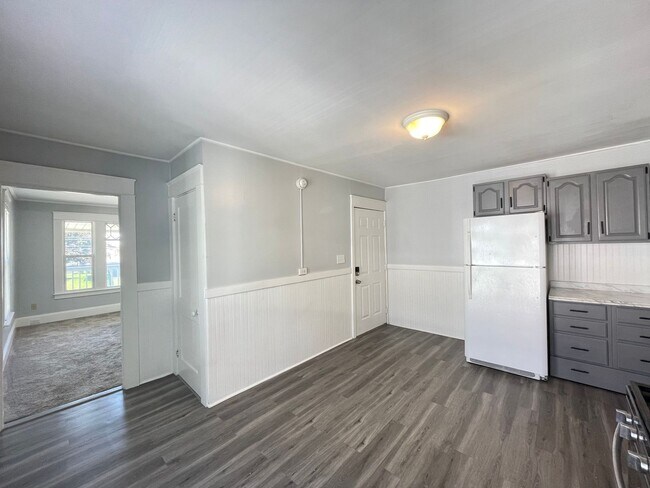 Building Photo - 398 Amory St