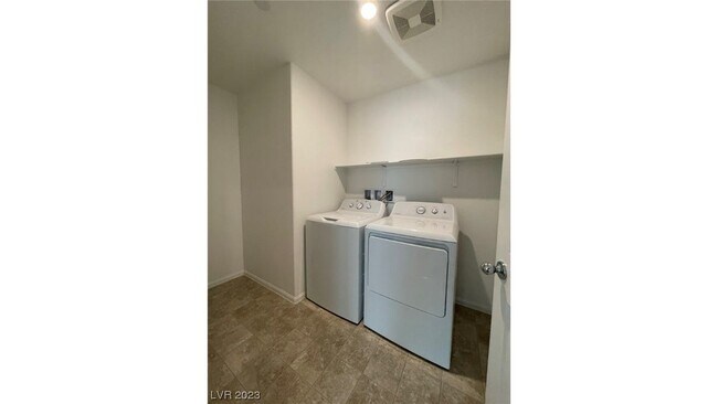 Building Photo - 6124 Castle Gardens Ave