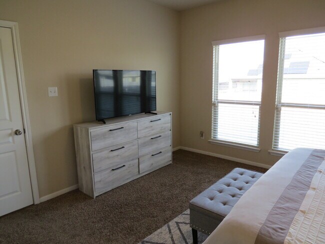 Building Photo - "Charming 4-Bed Oasis with Granite Touches...
