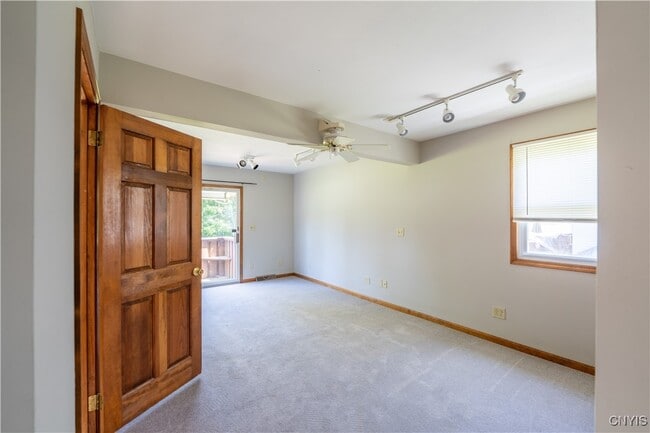 Building Photo - 8686 Maple Ln