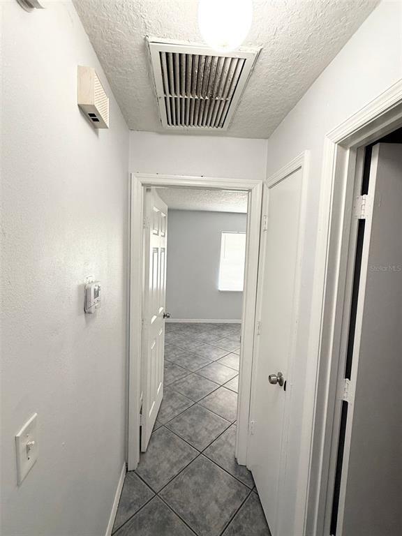 Building Photo - 542 W Lake Deer Dr