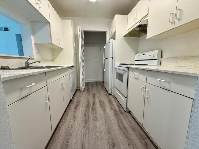 Primary Photo - 3988 NW 87th Ave