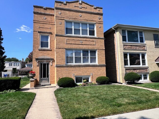 Primary Photo - 4934 N Marmora Ave