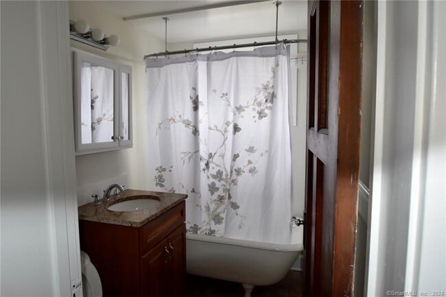 Building Photo - 809 Whitney Ave