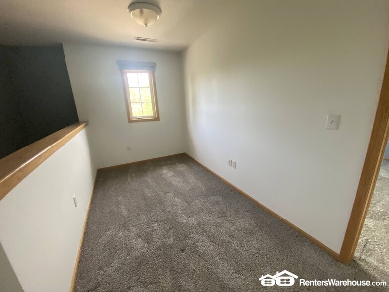 Building Photo - 2100 Meadow Chase Ln