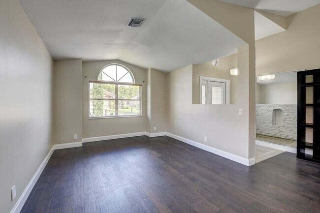 Building Photo - 8561 Tourmaline Blvd