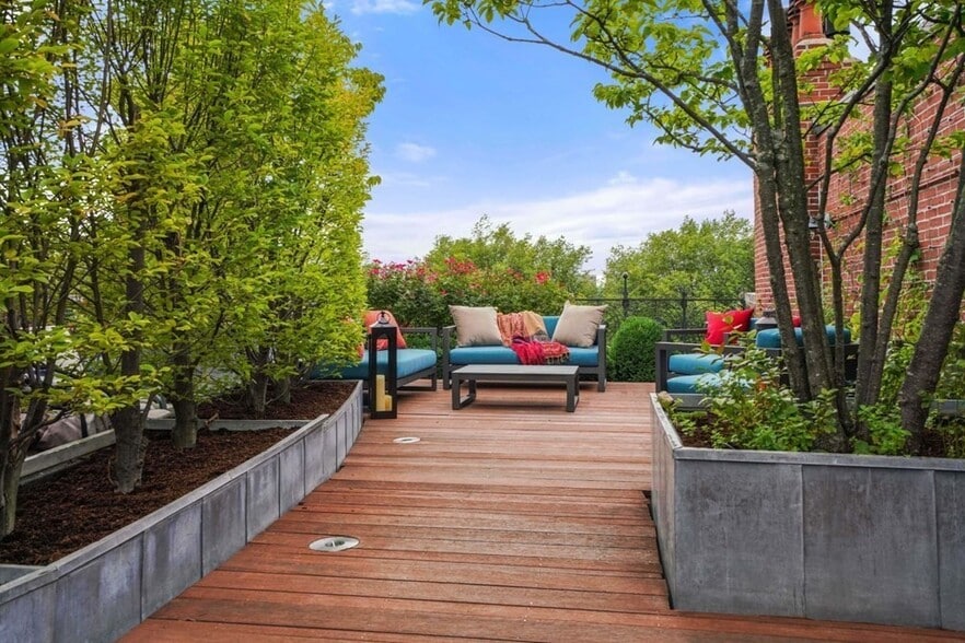 Building Photo - 132 Commonwealth Ave