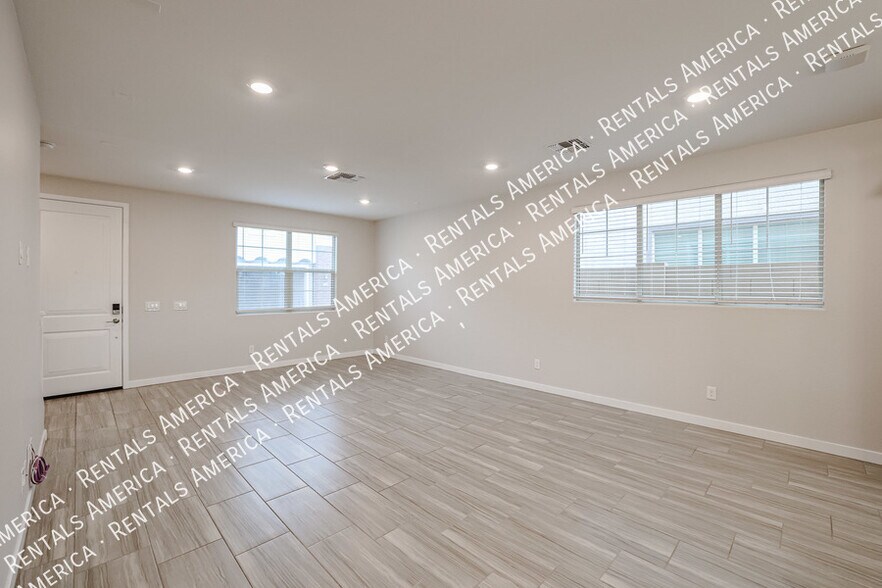 Building Photo - 1103 E Newland Dr