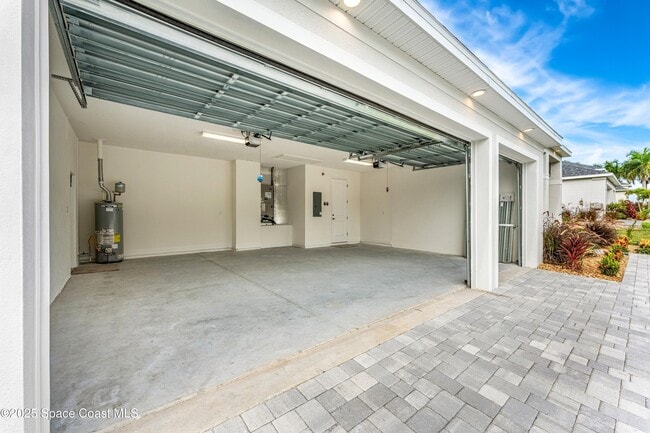 Building Photo - 35 Loch Ness Dr