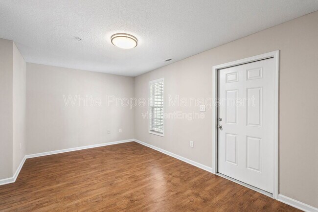 Building Photo - 106 Locomotive Ln