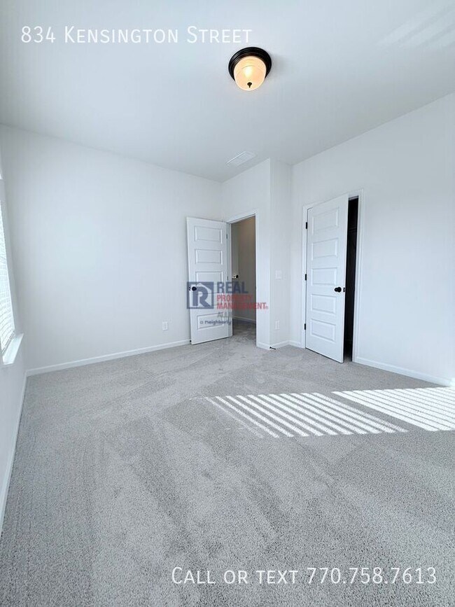 Building Photo - 834 Kensington St