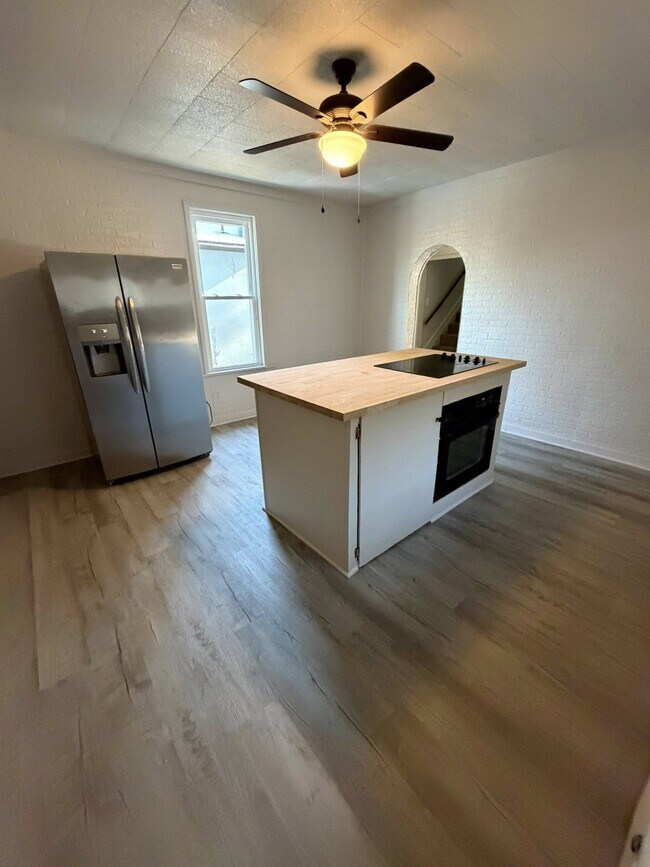 Building Photo - 1015 Eastman St