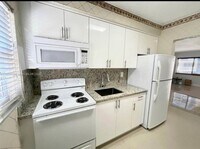 Building Photo - 3600 SW 9th Terrace