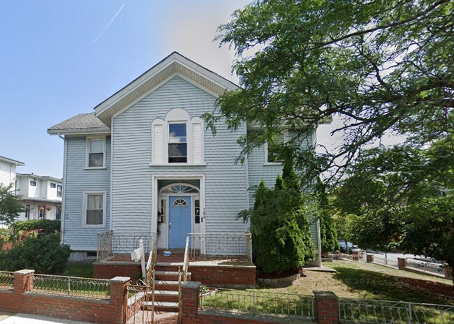 Building Photo - 108 Cross St