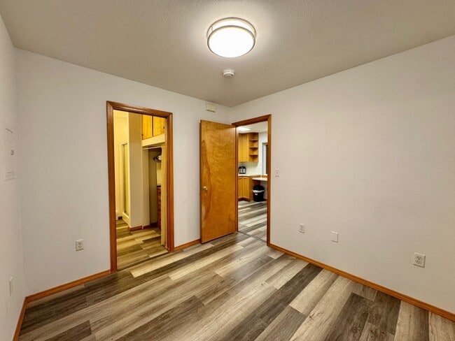 Building Photo - 9126 Wolfram Way