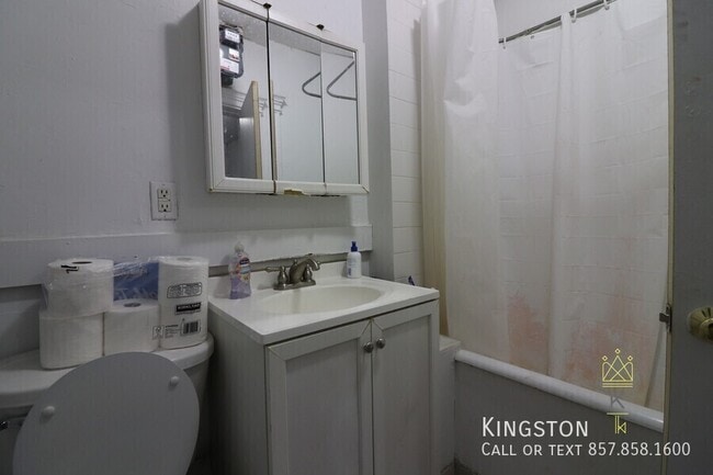 Building Photo - 238 Hemenway St