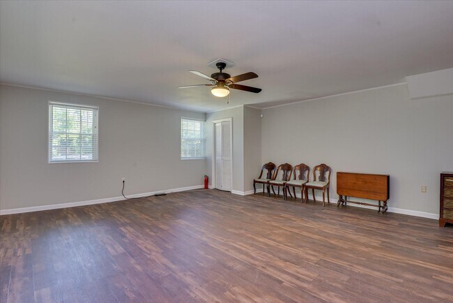 Building Photo - 813 Hammond Dr