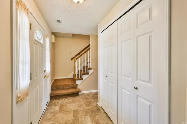 Building Photo - 7104 Tanbark Ln