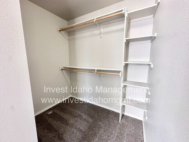 Building Photo - Fully renovated in 2025 2 bedroom, 2 bathroom ground floor apartment available soon.