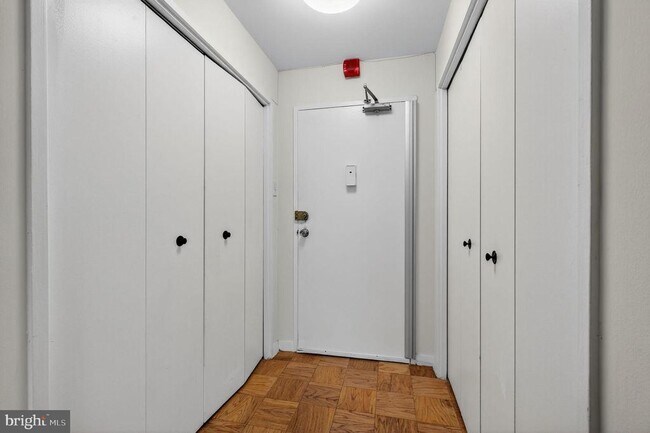 Building Photo - 1900 Lyttonsville Rd