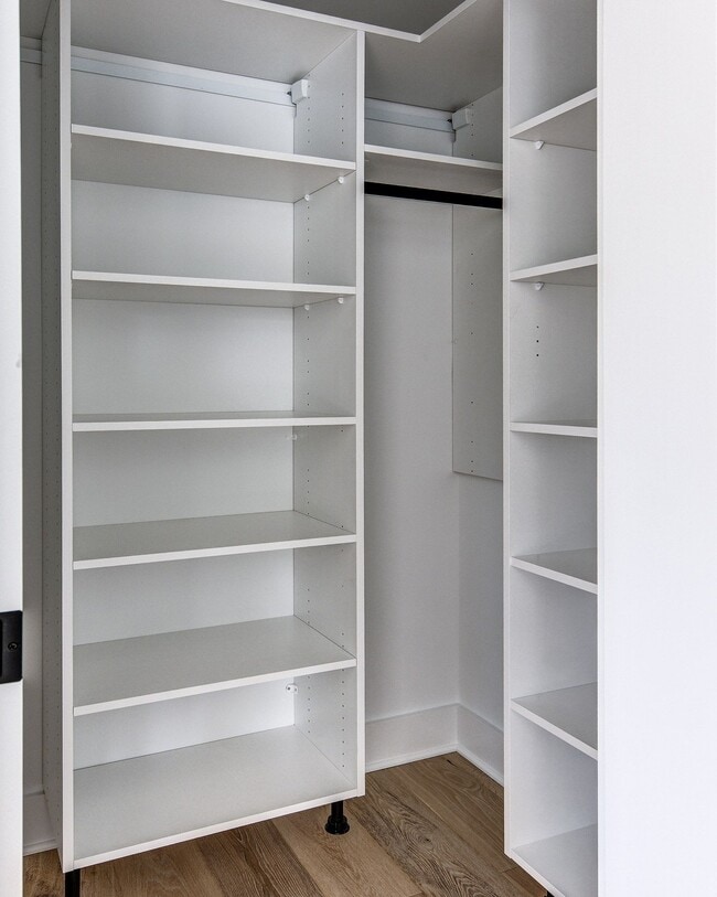 Building Photo - 20 E Redman Ave