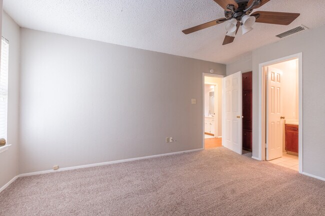 Building Photo - Charming 2-Bedroom, 2-Bath Townhouse in Pflugerville!