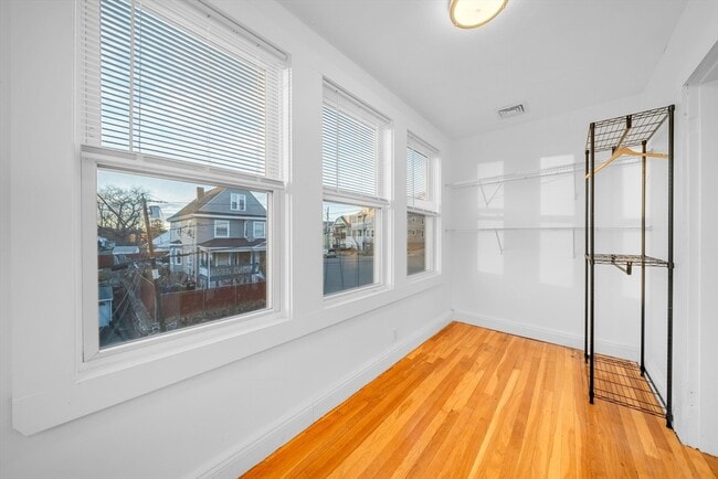 Building Photo - 127 Henry Ave