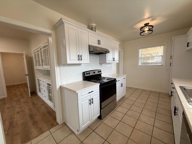 Building Photo - 10608 S Zediker Ave