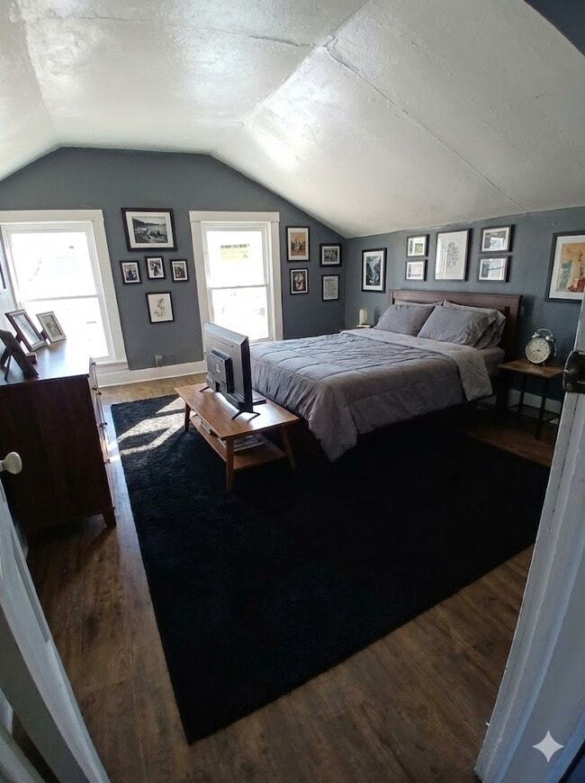 Building Photo - 1924 Latham St