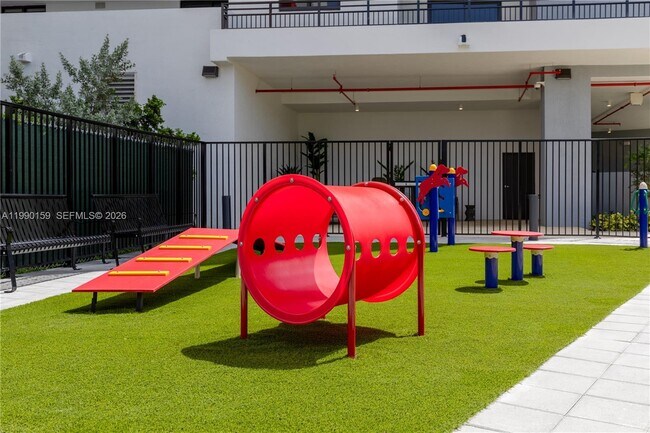 Building Photo - 1005 Spring Garden Rd