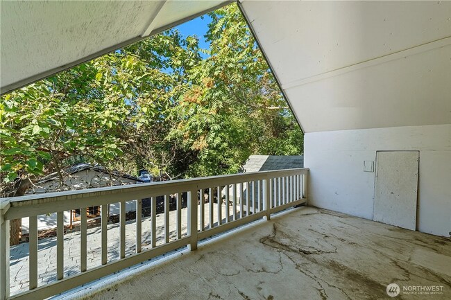 Building Photo - Stunning Newly Remodeled 3-Bed, 2-Bath Home in Great Location!