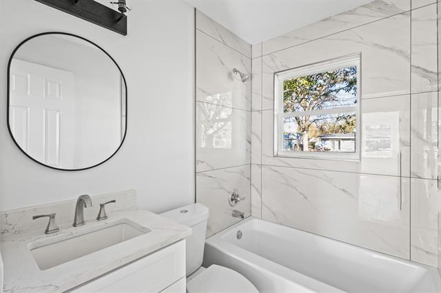 Building Photo - 1825 Martin Luther Dr