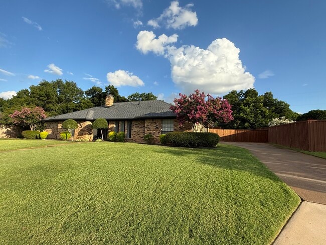 Primary Photo - 206 Turpin Dr