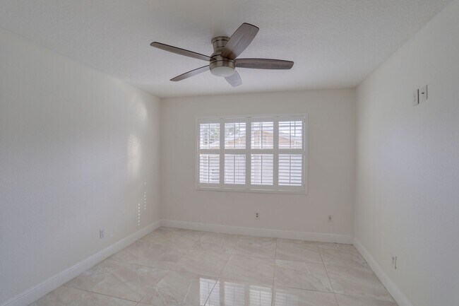 Building Photo - 633 Spring Oaks Blvd