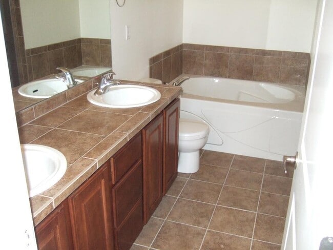 Building Photo - Rare Townhome in Park Hill with 2BR/2.5