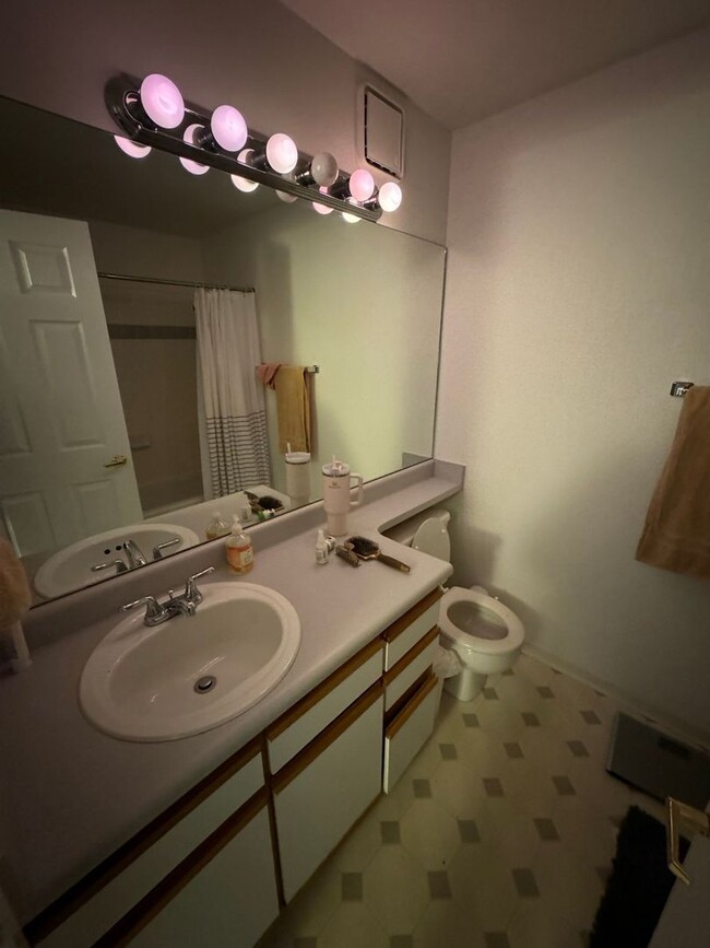 Building Photo - Top Floor South Boulder 2BD/2BA Condo - Av...