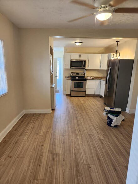 Spacious living room with ceiling fan - 1424 Avenue A