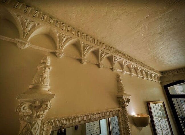 Building Photo - 6612 Telegraph Ave