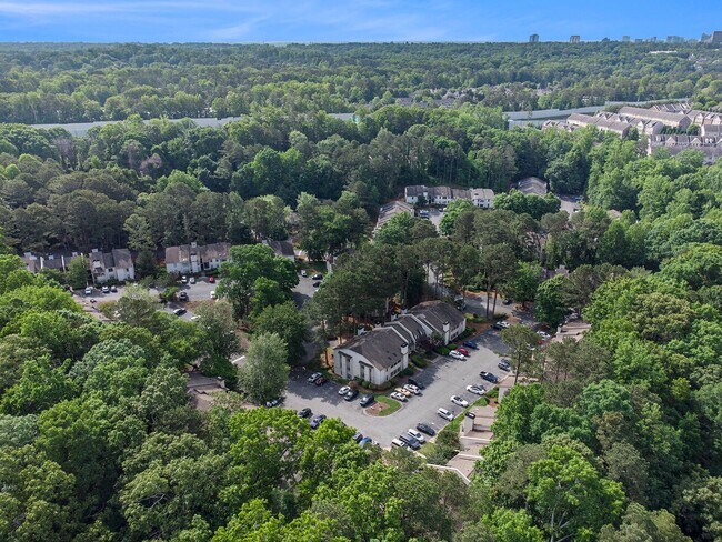 Building Photo - 2704 Huntingdon Chase