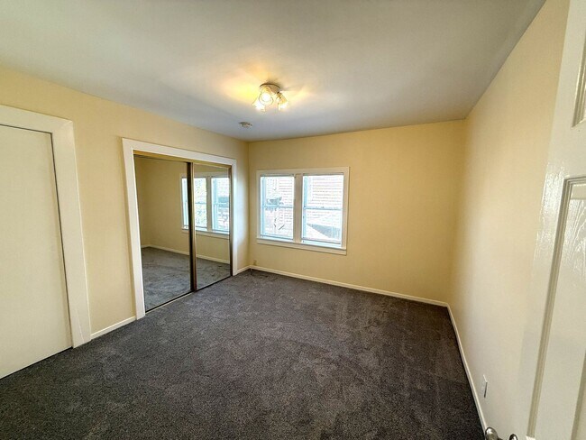 Building Photo - 5BR 1.5BA Berkeley Home | W/D, Dishwasher, Backyard + Storage Near Shattuck & Berkeley Bowl