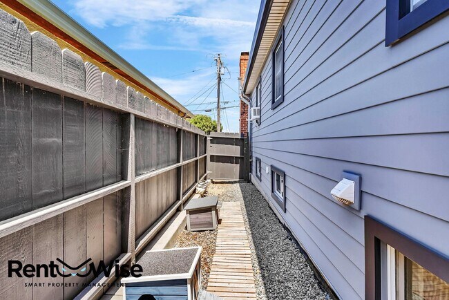 Building Photo - 5510 Plumas Ave