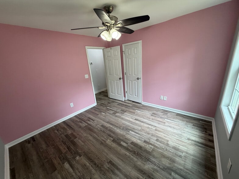 Building Photo - Room in House on Navajo Trail